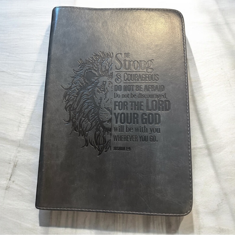 Christian Zip Bible Journal Be‎ Strong & Courageous Joshua 1:9 Lion